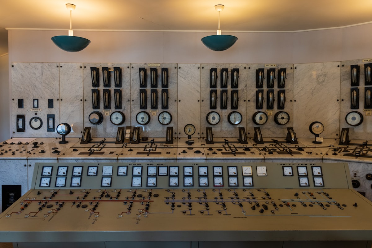 Industrial control room monitoring terminal operations